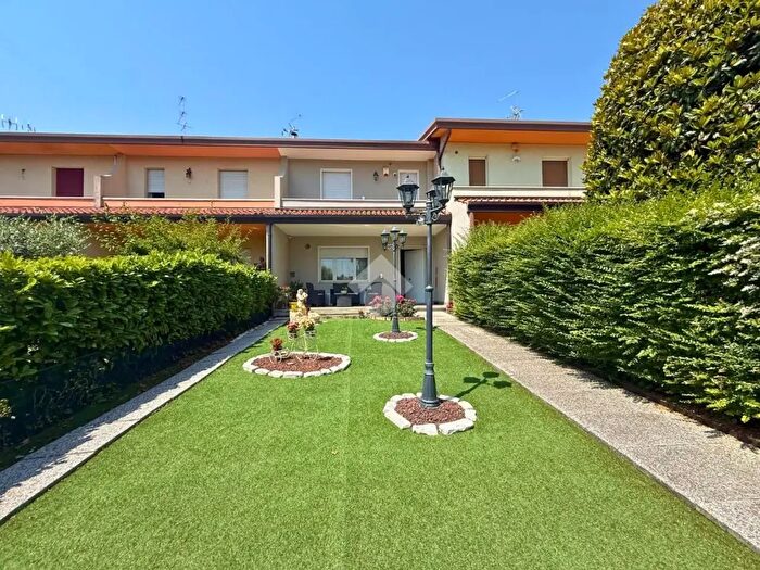 Casa quadrilocale in vendita in Via Magenta, Mogliano Veneto
