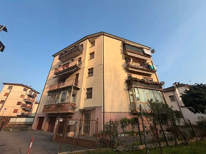 Appartamento con 6 locali in vendita in Vicenza