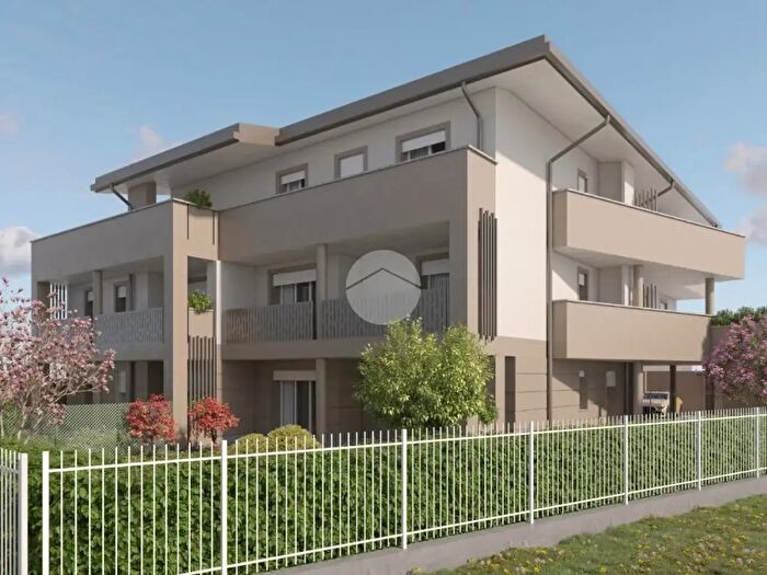 Appartamento trilocale in vendita in Via Raffaello Sanzio, Uboldo