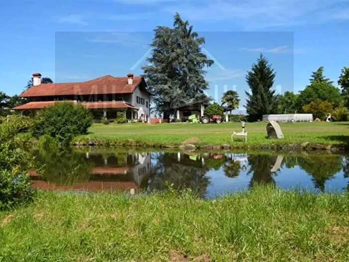 Casa con 20 locali in vendita in Arona