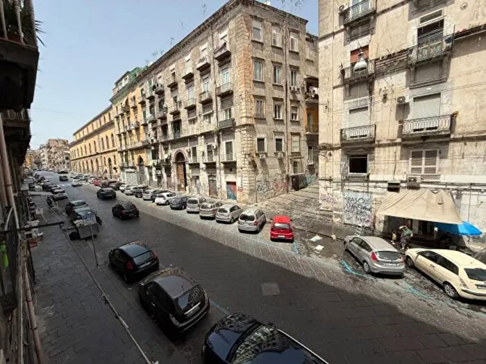 Appartamento trilocale in vendita in Via Cesare Rosaroll, Napoli