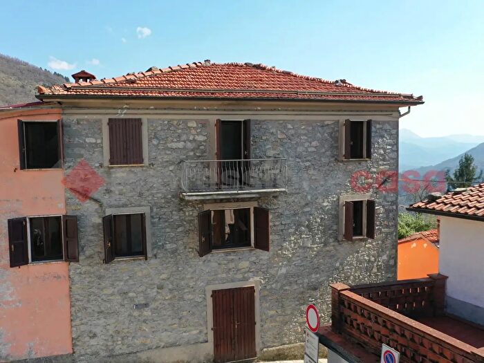 Casa con 7 locali in vendita in Via del Giardino Vergemoli, Fabbriche di Vergemoli