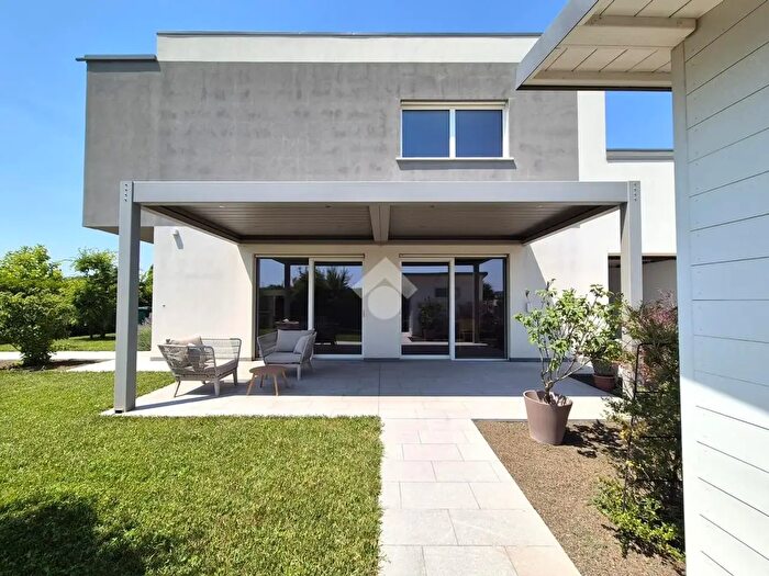 Casa quadrilocale in vendita in Via Cavalieri di Vittorio Veneto, Fiesso D'Artico
