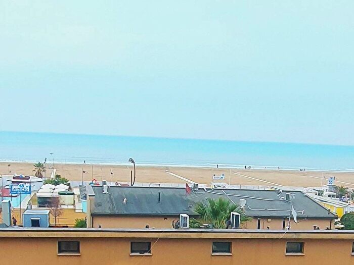 Appartamento trilocale in affitto in Viale Amerigo Vespucci, Marina Centro, Rimini