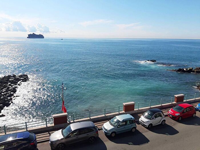 Appartamento trilocale in affitto in Via Quinto, Quarto, Genova