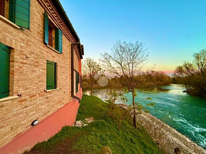 Casa quadrilocale in vendita in Via Molini, Veggiano