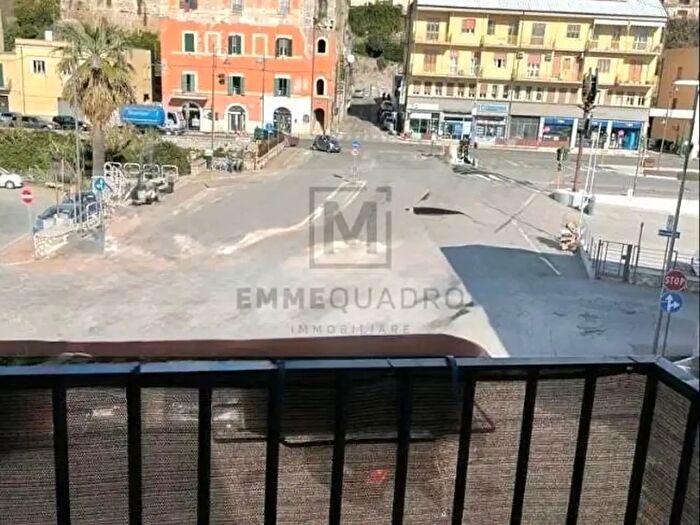 Appartamento trilocale in vendita in PZza Gregorio Antonelli, Terracina