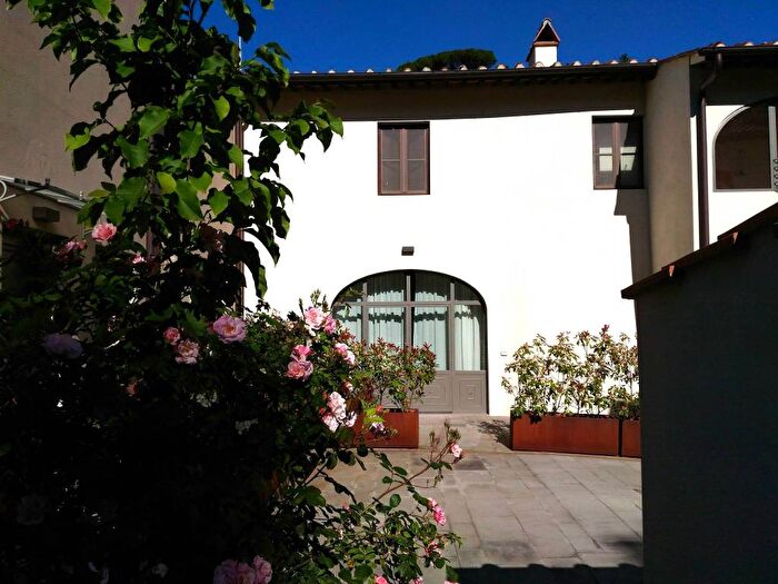 Appartamento quadrilocale in affitto in Viale Michelangiolo, Michelangelo Poggio Imperiale, Firenze