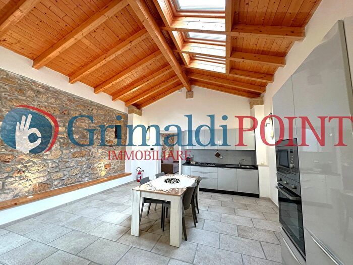 Casa con 10 locali in vendita in Via Pirelli, Campi Salentina