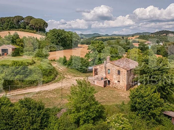 Casa con 9 locali in vendita in Strada Ponte Pattoli Ramazzano Passo dell'Acqua Snc, Perugia