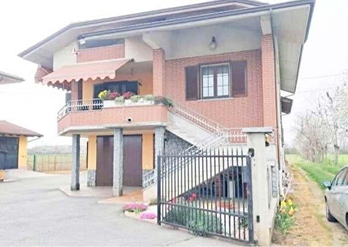 Casa quadrilocale in vendita in Montanera Via Chiusa Pesio, Montanera