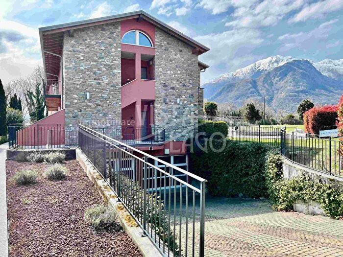 Appartamento trilocale in vendita in Via alla Poncia, Gravedona ed Uniti