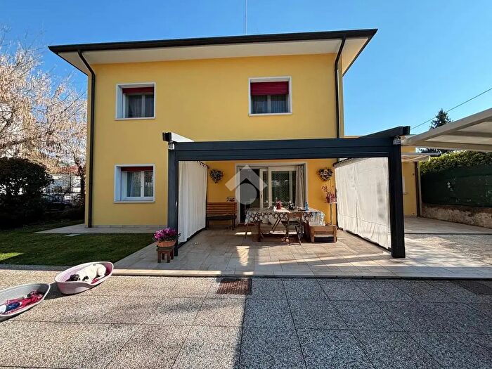 Casa con 5 locali in vendita in Via Kennedy, Conegliano