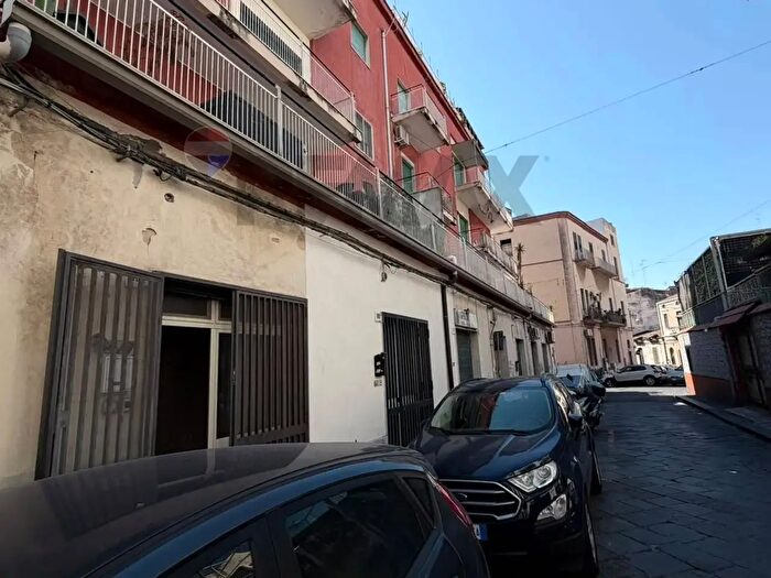 Casa trilocale in vendita in Via Cavaliere, Catania