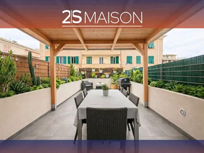 Appartamento trilocale in vendita in Via Antonio Pellegrini, Genova