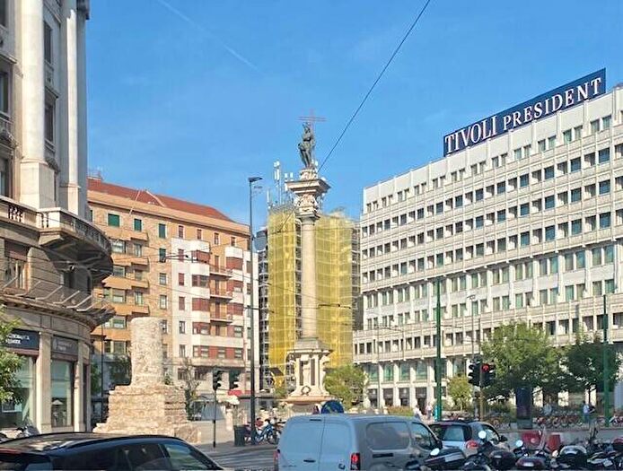 Appartamento quadrilocale in affitto in Via Cavallotti, Borgogna Largo Augusto, Milano