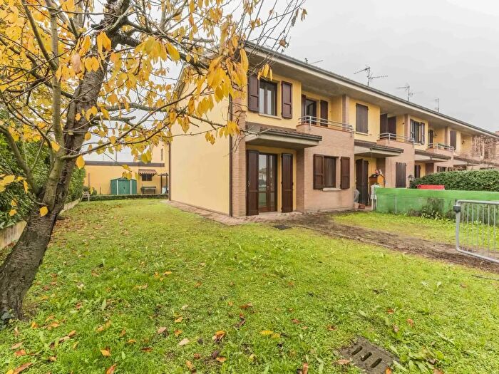 Casa con 5 locali in vendita in Via Grazia Deledda, Malalbergo