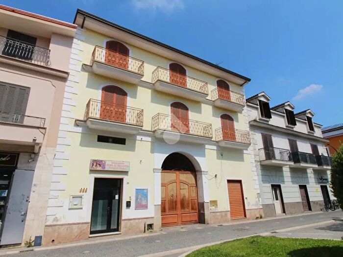 Casa con 8 locali in vendita in Piazza Rimembranza, Portico Di Caserta