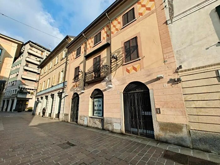 Casa con 5 locali in affitto in Via Giacomo Matteotti, Cantu'