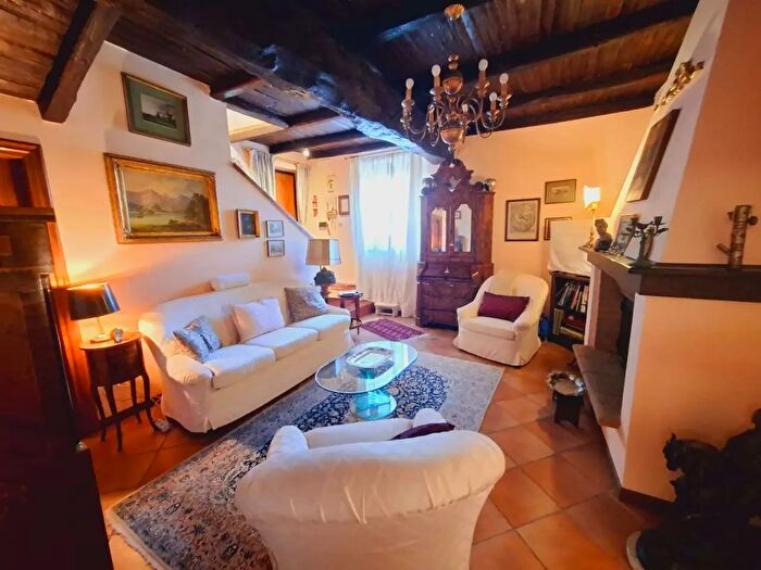 Appartamento con 6 locali in vendita in Spoleto