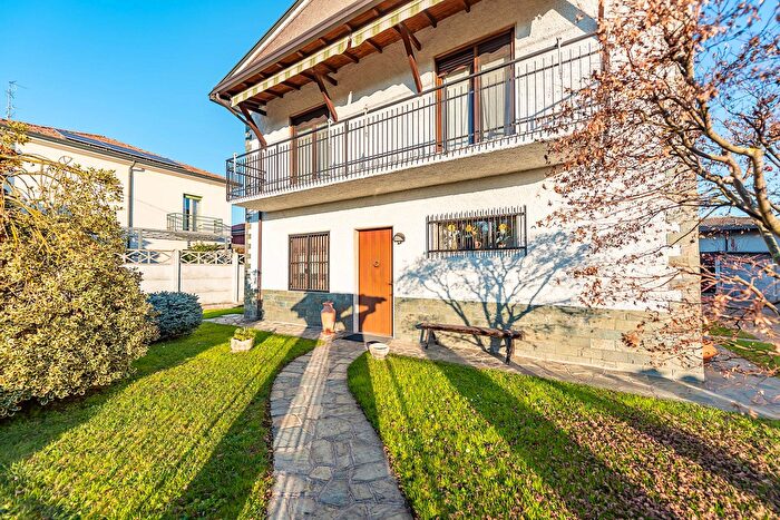 Casa quadrilocale in vendita in Lainate