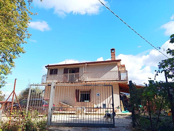 Casa quadrilocale in vendita in Via Colle Mastarello, Palombara Sabina