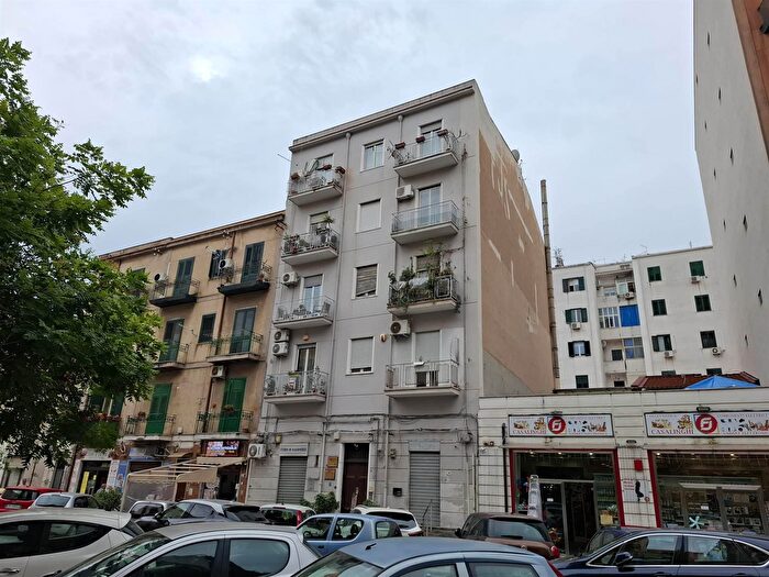 Appartamento trilocale in vendita in Via Alessandro La Marmora, Palermo