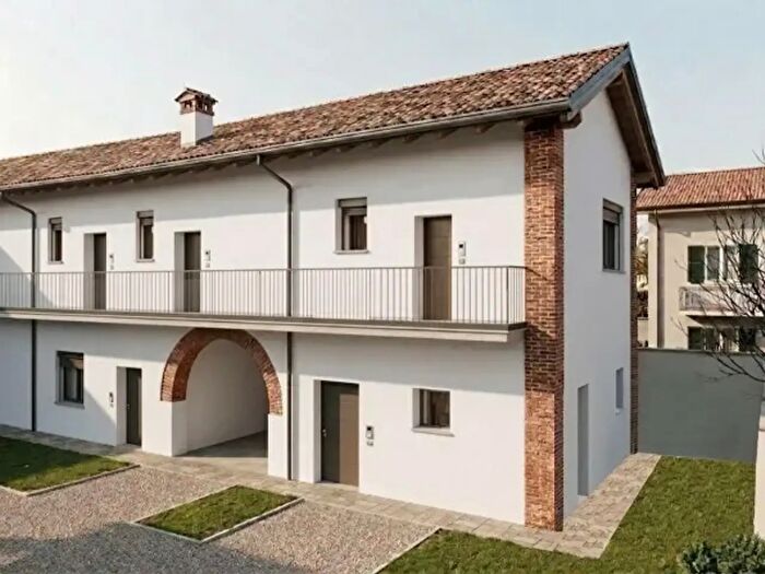Appartamento con 6 locali in vendita in Via Camillo Benso di Cavour, Castelseprio
