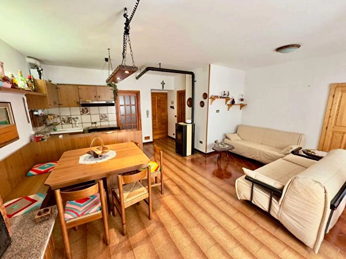 Appartamento bilocale in vendita in Via Garibaldi, Margno