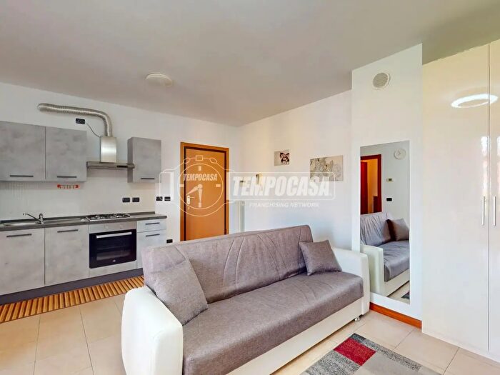Appartamento monolocale in vendita in Via Ernesto Teodoro Moneta, Besana In Brianza