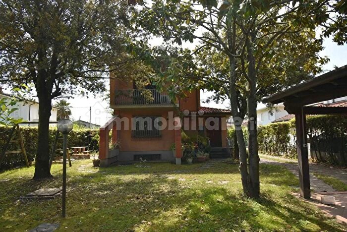 Casa trilocale in vendita in Via Ammiraglio Morin a, Forte Dei Marmi