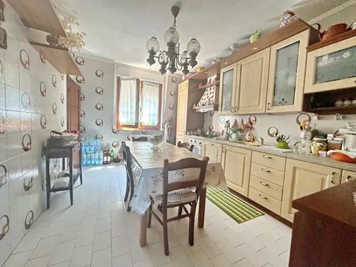 Appartamento con 6 locali in vendita in Gavorrano