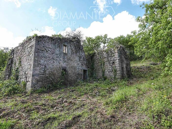 Casa con 7 locali in vendita in Castel Del Piano