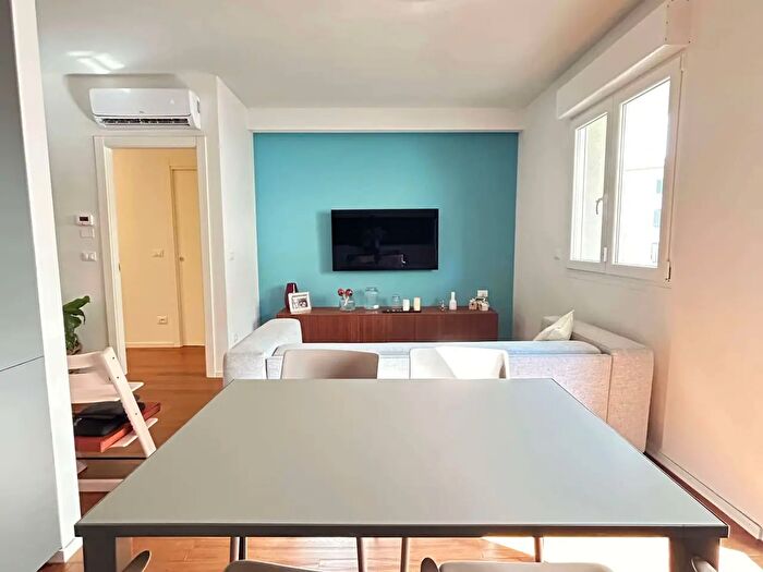 Appartamento trilocale in vendita in Via Francesco Zanardi, Bologna