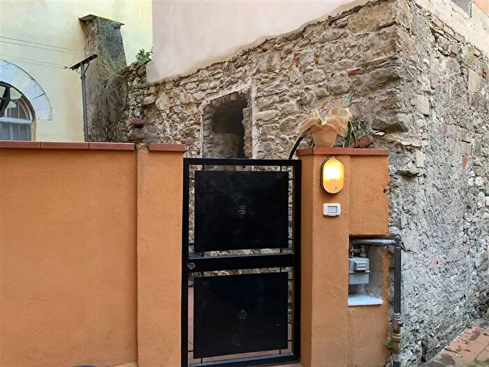 Casa quadrilocale in vendita in Sarzana