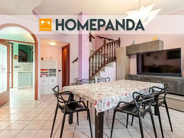 Casa quadrilocale in vendita in Via Alessandro Volta, Desio