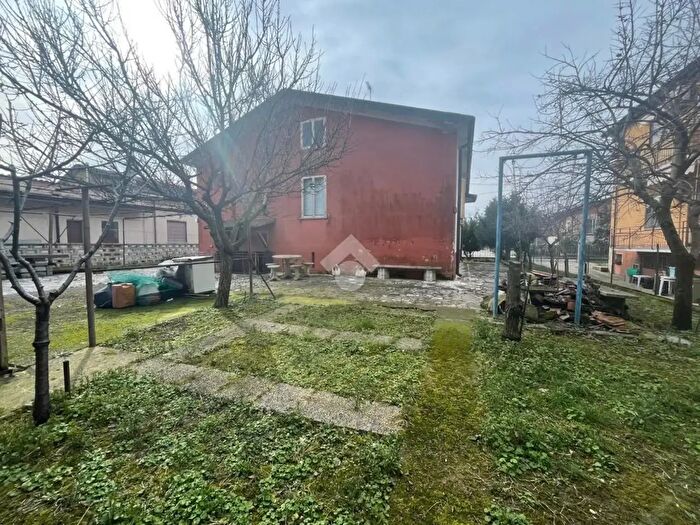 Casa quadrilocale in vendita in Via Roma, Castelbelforte