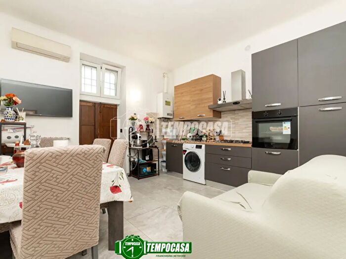 Appartamento trilocale in vendita in Via Montello, Gessate