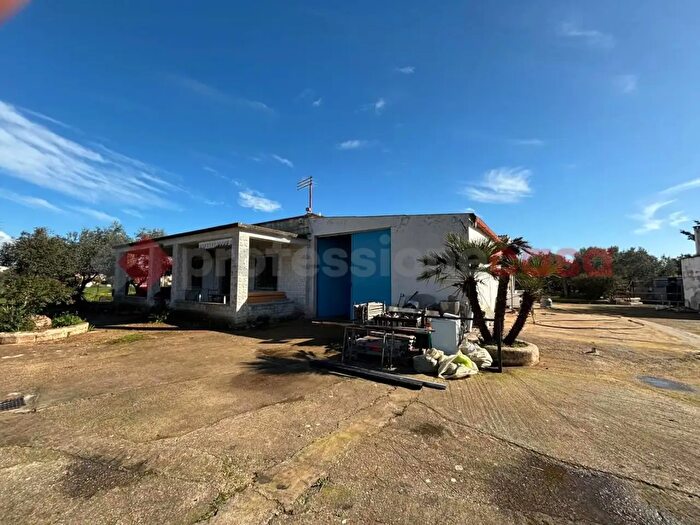 Appartamento quadrilocale in vendita in Via Leucaspide, Statte
