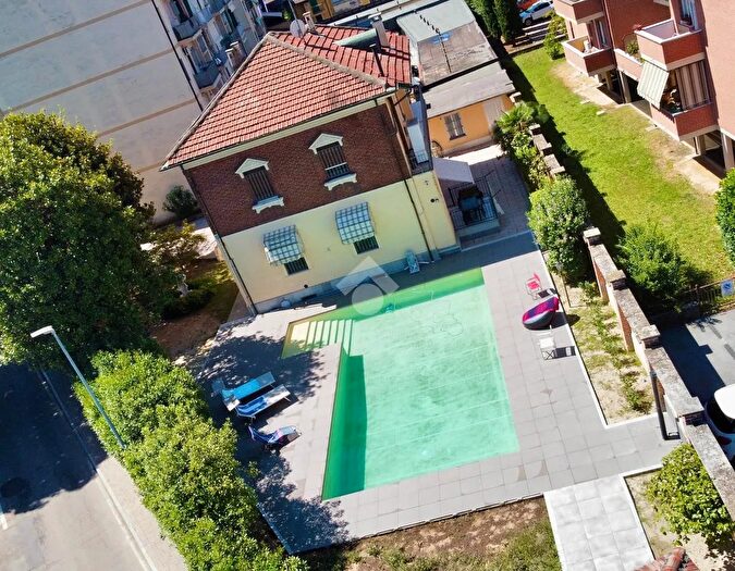 Casa con 8 locali in vendita in Via Nuova, Vinovo