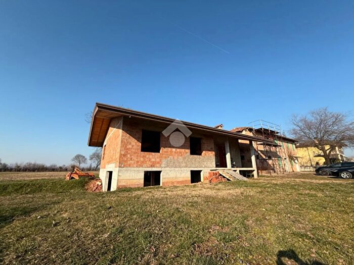 Casa con 6 locali in vendita in Via Cal Longa, Istrana