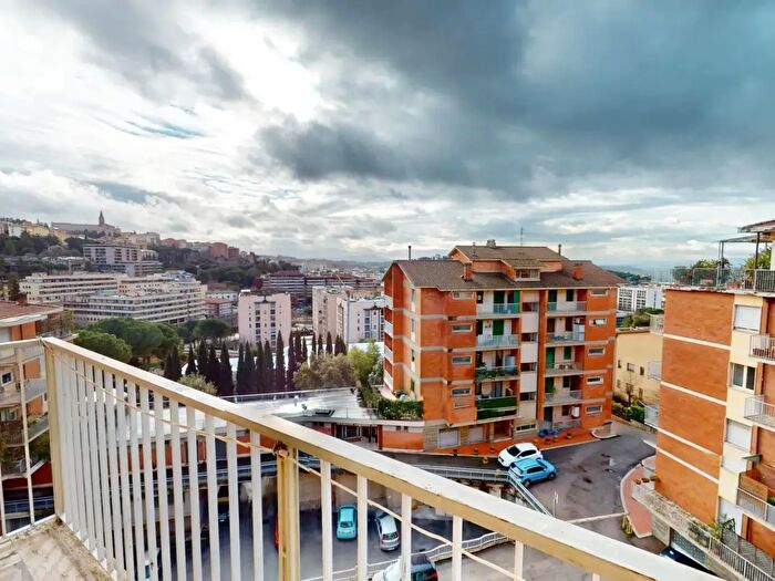 Appartamento con 6 locali in vendita in Via Gigliarelli, Perugia