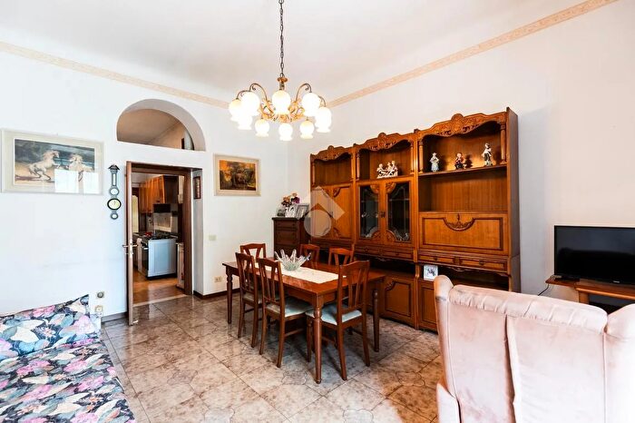 Appartamento trilocale in vendita in Via Padova, Milano