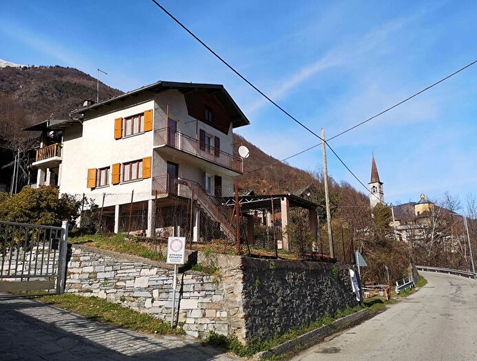 Casa con 7 locali in vendita in Località Calasca Dentro, Calasca Castiglione