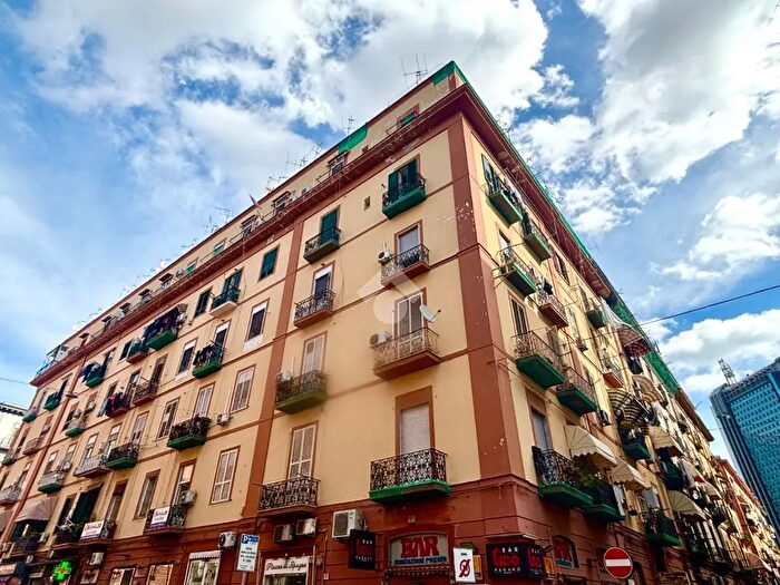Appartamento trilocale in vendita in Via Ferrara, Napoli