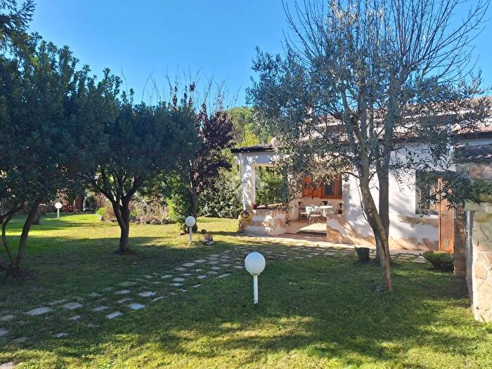 Casa trilocale in vendita in Zona Lagogemolo, Cassano Delle Murge