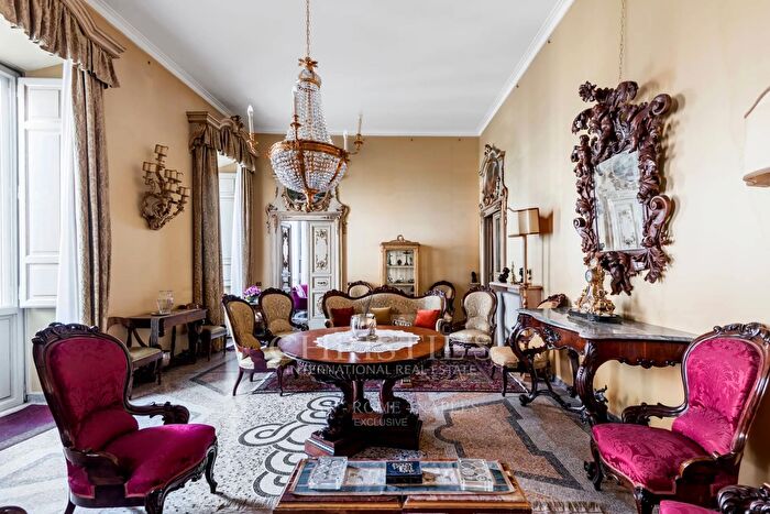 Appartamento con 13 locali in vendita in Via Nazionale, Roma