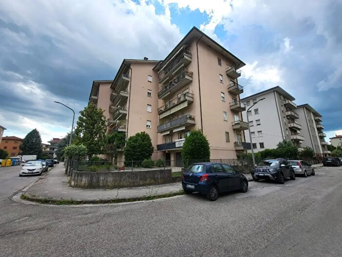 Appartamento con 5 locali in vendita in Vicenza