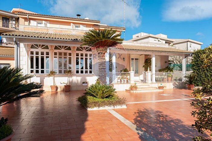 Casa con 10 locali in vendita in Consortile Catagirasi, Modica