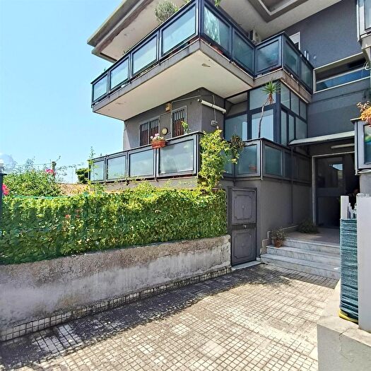 Appartamento con 6 locali in vendita in Via Vincenzo Scannapieco, Catania